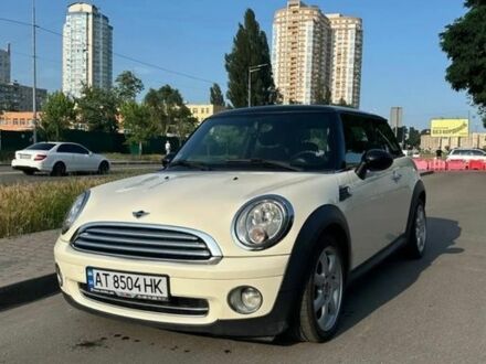 Белый Мини Купер, объемом двигателя 1.6 л и пробегом 227 тыс. км за 5800 $, фото 1 на Automoto.ua