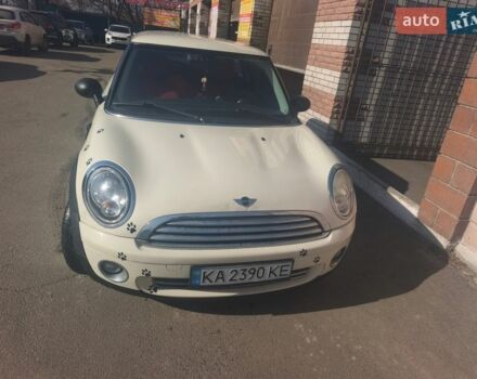Белый Мини Купер, объемом двигателя 1.6 л и пробегом 243 тыс. км за 6300 $, фото 1 на Automoto.ua