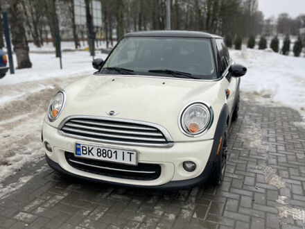 Белый Мини Купер, объемом двигателя 1.6 л и пробегом 250 тыс. км за 7000 $, фото 1 на Automoto.ua
