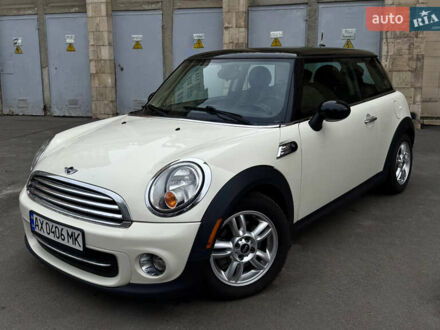 Белый Мини Купер, объемом двигателя 1.6 л и пробегом 132 тыс. км за 7950 $, фото 1 на Automoto.ua