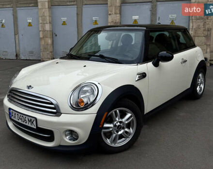 Белый Мини Купер, объемом двигателя 1.6 л и пробегом 132 тыс. км за 7950 $, фото 1 на Automoto.ua