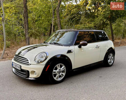 Білий Міні Cooper, об'ємом двигуна 1.6 л та пробігом 201 тис. км за 7400 $, фото 1 на Automoto.ua