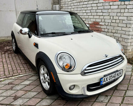 Белый Мини Купер, объемом двигателя 1.6 л и пробегом 207 тыс. км за 7500 $, фото 1 на Automoto.ua
