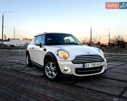 Білий Міні Cooper, об'ємом двигуна 1.6 л та пробігом 219 тис. км за 8000 $, фото 1 на Automoto.ua