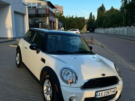 Білий Міні Cooper, об'ємом двигуна 1.6 л та пробігом 113 тис. км за 8200 $, фото 1 на Automoto.ua