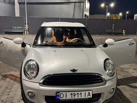 Белый Мини Купер, объемом двигателя 1.6 л и пробегом 266 тыс. км за 9900 $, фото 1 на Automoto.ua