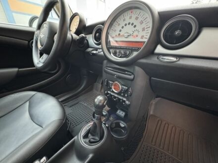 Білий Міні Cooper, об'ємом двигуна 1.6 л та пробігом 83 тис. км за 10075 $, фото 1 на Automoto.ua