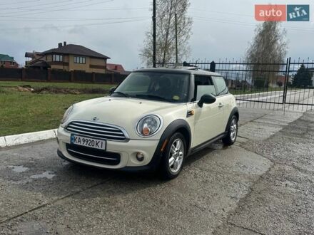 Белый Мини Купер, объемом двигателя 1.6 л и пробегом 83 тыс. км за 7800 $, фото 1 на Automoto.ua