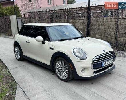 Белый Мини Купер, объемом двигателя 1.5 л и пробегом 135 тыс. км за 13500 $, фото 1 на Automoto.ua
