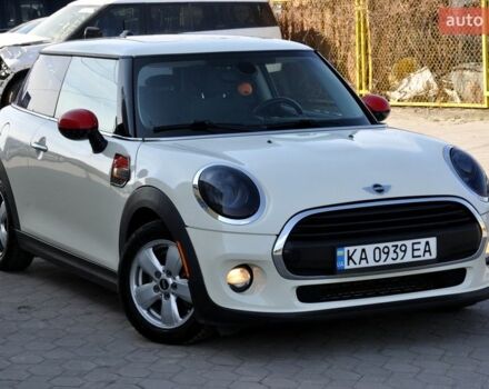 Белый Мини Купер, объемом двигателя 1.5 л и пробегом 158 тыс. км за 10600 $, фото 1 на Automoto.ua