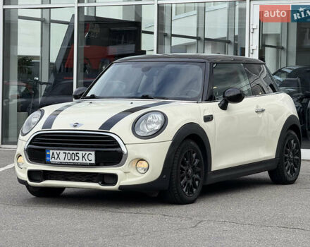 Білий Міні Cooper, об'ємом двигуна 1.5 л та пробігом 91 тис. км за 10500 $, фото 1 на Automoto.ua