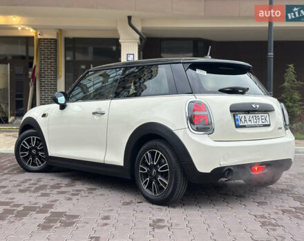 Білий Міні Cooper, об'ємом двигуна 1.3 л та пробігом 122 тис. км за 5999 $, фото 1 на Automoto.ua