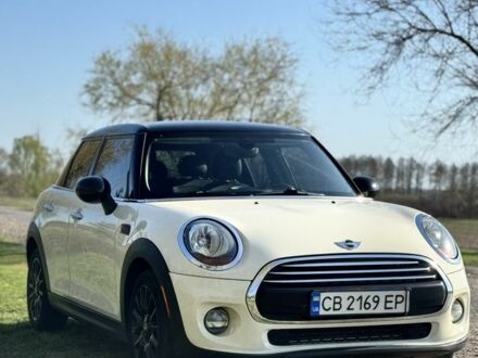 Мини Купер 2014 в Киеве на Automoto.ua Белый Мини Купер, объемом двигателя 1.5 л и пробегом 135 тыс. км за 11200 $, фото 1 на Automoto.ua