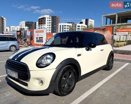 Білий Міні Cooper, об'ємом двигуна 1.5 л та пробігом 142 тис. км за 9900 $, фото 1 на Automoto.ua