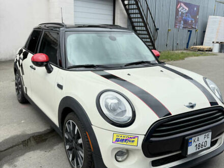 Белый Мини Купер, объемом двигателя 1.5 л и пробегом 98 тыс. км за 14000 $, фото 1 на Automoto.ua