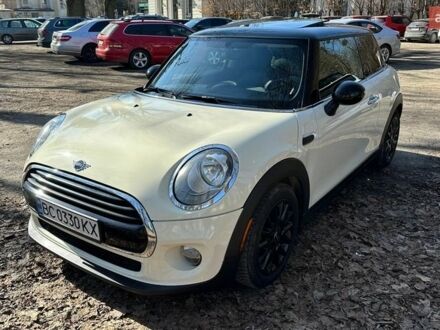 Белый Мини Купер, объемом двигателя 1.5 л и пробегом 98 тыс. км за 13300 $, фото 1 на Automoto.ua