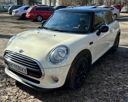 Белый Мини Купер, объемом двигателя 1.5 л и пробегом 98 тыс. км за 13300 $, фото 1 на Automoto.ua
