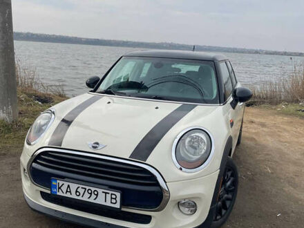 Белый Мини Купер, объемом двигателя 1.5 л и пробегом 82 тыс. км за 14000 $, фото 1 на Automoto.ua