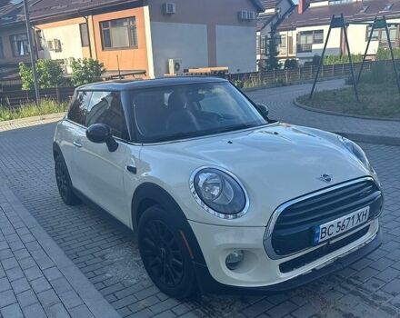 Білий Міні Cooper, об'ємом двигуна 1.5 л та пробігом 101 тис. км за 4000 $, фото 1 на Automoto.ua