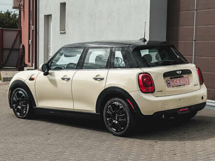 Білий Міні Cooper, об'ємом двигуна 1.5 л та пробігом 207 тис. км за 11900 $, фото 1 на Automoto.ua