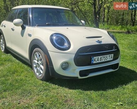 Белый Мини Купер, объемом двигателя 2 л и пробегом 225 тыс. км за 12999 $, фото 1 на Automoto.ua