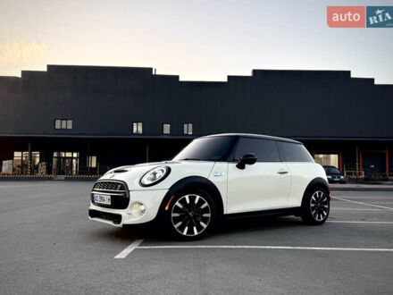 Белый Мини Купер, объемом двигателя 2 л и пробегом 123 тыс. км за 22000 $, фото 1 на Automoto.ua