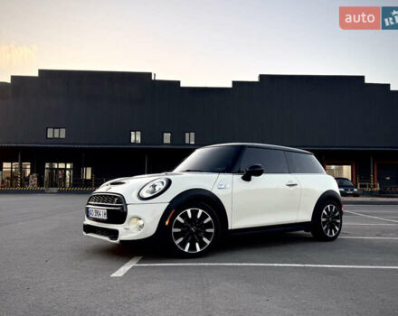 Белый Мини Купер, объемом двигателя 2 л и пробегом 123 тыс. км за 22000 $, фото 1 на Automoto.ua
