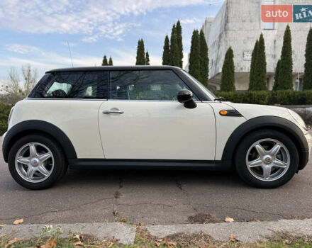 Бежевый Мини Купер, объемом двигателя 1.6 л и пробегом 141 тыс. км за 6900 $, фото 4 на Automoto.ua