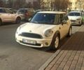 Бежевый Мини Купер, объемом двигателя 1.4 л и пробегом 181 тыс. км за 5000 $, фото 2 на Automoto.ua