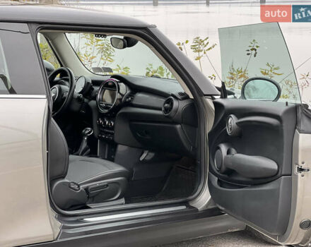 Бежевий Міні Cooper, об'ємом двигуна 1.5 л та пробігом 107 тис. км за 11500 $, фото 13 на Automoto.ua