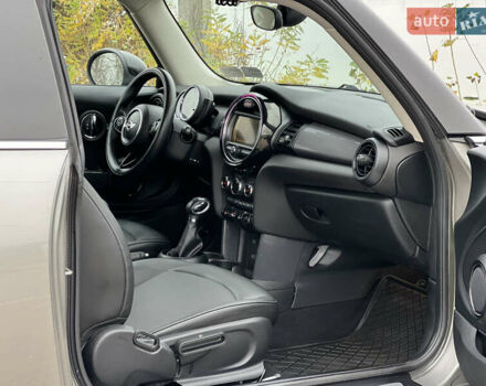 Бежевий Міні Cooper, об'ємом двигуна 1.5 л та пробігом 107 тис. км за 11500 $, фото 14 на Automoto.ua