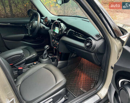 Бежевый Мини Купер, объемом двигателя 1.6 л и пробегом 57 тыс. км за 16990 $, фото 24 на Automoto.ua