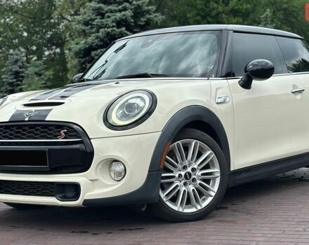 Бежевий Міні Cooper, об'ємом двигуна 2 л та пробігом 70 тис. км за 15999 $, фото 1 на Automoto.ua