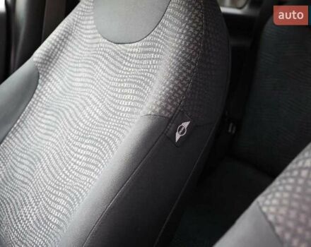 Черный Мини Купер, объемом двигателя 1.6 л и пробегом 186 тыс. км за 5500 $, фото 11 на Automoto.ua