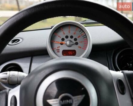 Черный Мини Купер, объемом двигателя 1.6 л и пробегом 186 тыс. км за 5500 $, фото 7 на Automoto.ua