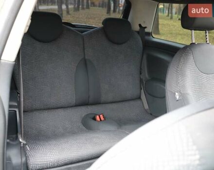 Черный Мини Купер, объемом двигателя 1.6 л и пробегом 186 тыс. км за 5500 $, фото 15 на Automoto.ua