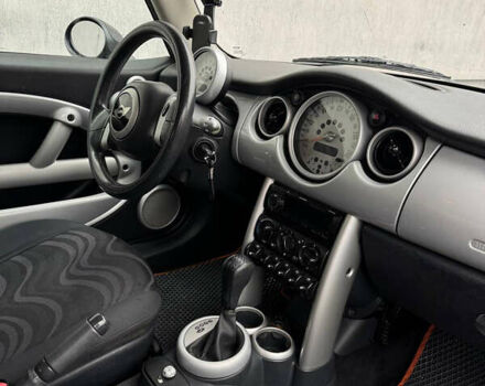 Чорний Міні Cooper, об'ємом двигуна 1.6 л та пробігом 275 тис. км за 4450 $, фото 11 на Automoto.ua