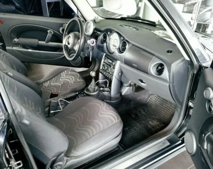 Черный Мини Купер, объемом двигателя 1.6 л и пробегом 200 тыс. км за 4000 $, фото 5 на Automoto.ua