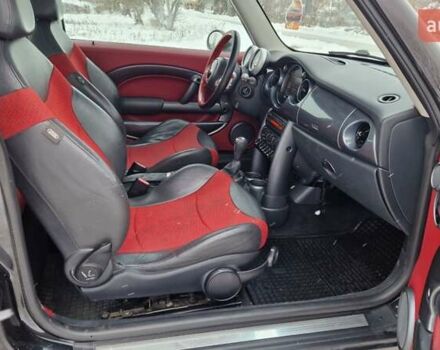 Чорний Міні Cooper, об'ємом двигуна 1.6 л та пробігом 230 тис. км за 5450 $, фото 10 на Automoto.ua