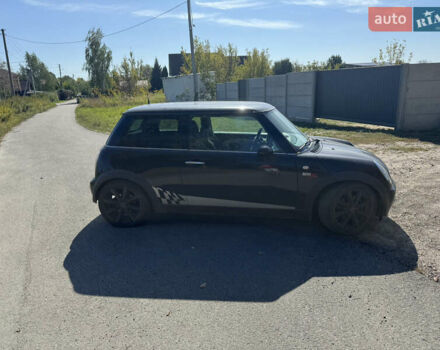 Черный Мини Купер, объемом двигателя 1.6 л и пробегом 294 тыс. км за 3500 $, фото 6 на Automoto.ua