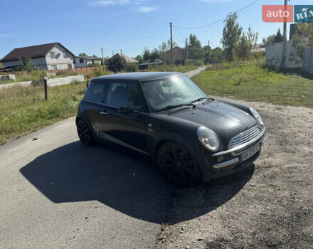 Черный Мини Купер, объемом двигателя 1.6 л и пробегом 294 тыс. км за 3500 $, фото 7 на Automoto.ua