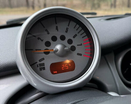 Черный Мини Купер, объемом двигателя 1.6 л и пробегом 208 тыс. км за 4300 $, фото 10 на Automoto.ua