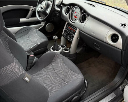 Черный Мини Купер, объемом двигателя 1.6 л и пробегом 208 тыс. км за 4300 $, фото 13 на Automoto.ua