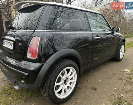 Черный Мини Купер, объемом двигателя 1.6 л и пробегом 198 тыс. км за 4700 $, фото 4 на Automoto.ua