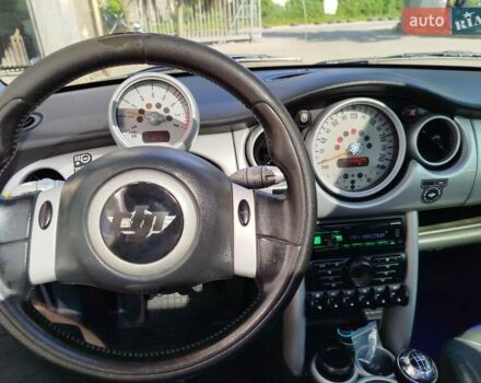 Черный Мини Купер, объемом двигателя 1.6 л и пробегом 206 тыс. км за 2300 $, фото 7 на Automoto.ua