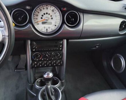 Чорний Міні Cooper, об'ємом двигуна 1.6 л та пробігом 206 тис. км за 5500 $, фото 25 на Automoto.ua