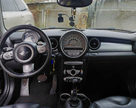 Черный Мини Купер, объемом двигателя 1.6 л и пробегом 270 тыс. км за 6899 $, фото 9 на Automoto.ua