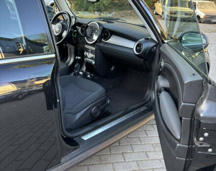 Чорний Міні Cooper, об'ємом двигуна 1.6 л та пробігом 194 тис. км за 6000 $, фото 15 на Automoto.ua
