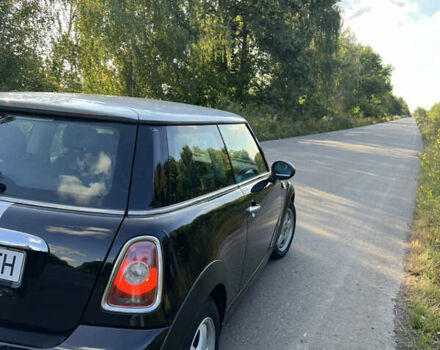 Черный Мини Купер, объемом двигателя 1.6 л и пробегом 287 тыс. км за 6150 $, фото 6 на Automoto.ua