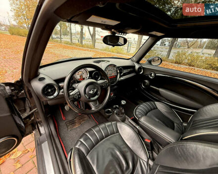 Черный Мини Купер, объемом двигателя 1.6 л и пробегом 119 тыс. км за 6699 $, фото 10 на Automoto.ua